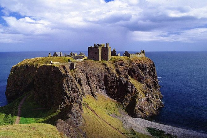 Scottish Castles Glamis and Dunnottar Italian Tour Guide - Glamis Castle: Macbeth links and royal family connections