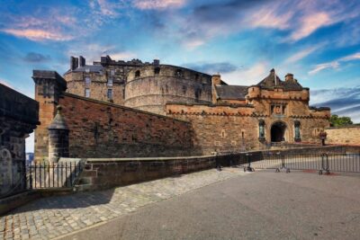 Skip-the-line Edinburgh Castle with Old Town Walking Tour - The Royal Mile and St Giles’ Cathedral: Context in just a few minutes