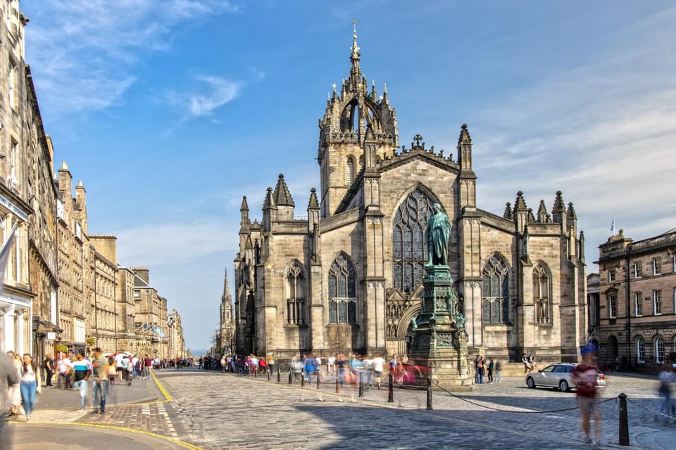 Skip-the-line Edinburgh Castle with Old Town Walking Tour - Price and value: Is $308 per person fair for this format?