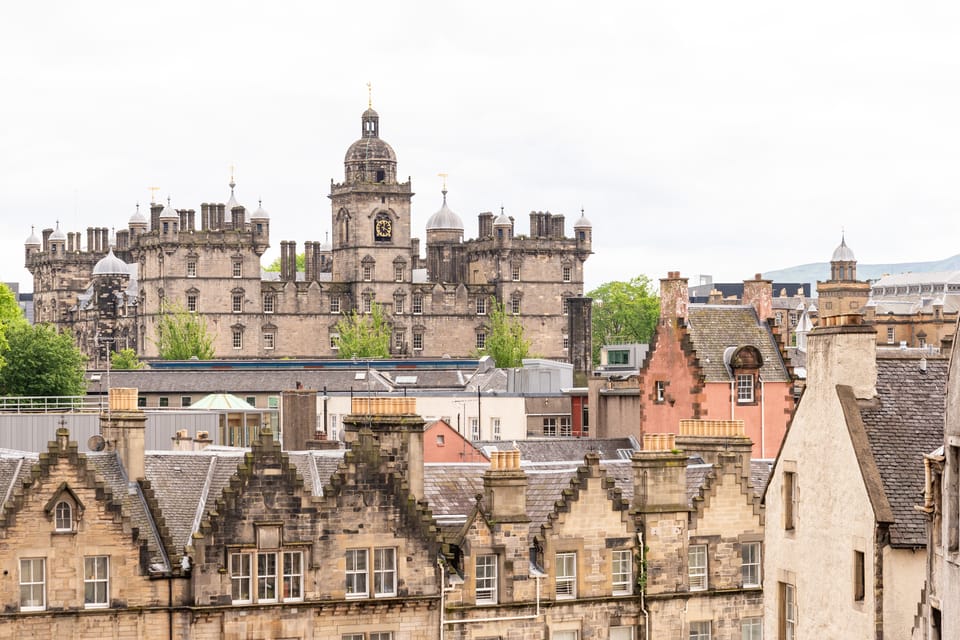 Spanish Language : Original Harry Potter Tour of Edinburgh - Potterrow, Victoria Street, and Grassmarket: The Walk That Feels Like a Story Route