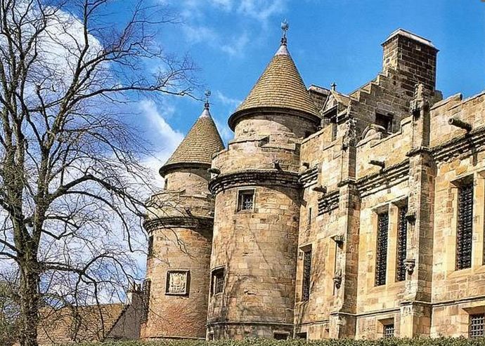 St Andrews and Falkland Palace Tour from Edinburgh - Falkland Village and Falkland Palace: Outlander Spots and Tennis Court Trivia