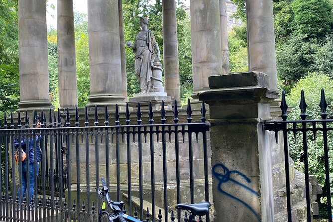 Stunning Edinburgh E-bike Tour max 10 people small group - The Scottish Parliament Stop: History With a Quick Photo Window