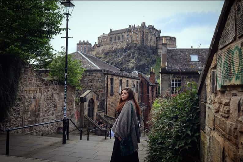 The Dark Side of Edinburgh - Greyfriars Kirkyard: haunted graveyard walking with time for photos