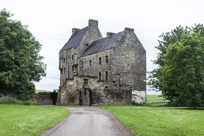 The Outlander 1 Day Experience - Stop 4: Linlithgow Palace and Wentworth Prison Pressure