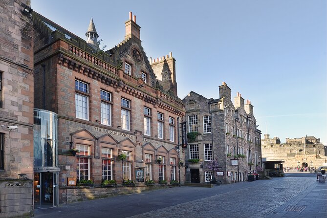 The Scotch Whisky Experience Guided Whisky Tour - An Introduction to Whisky - Nosing aromas and mapping Scotland’s five whisky regions