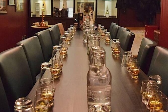 Whisky Tasting at Edinburgh's Award Winning Whiski Rooms - The main event: a one-hour walkthrough of four Scottish whiskies